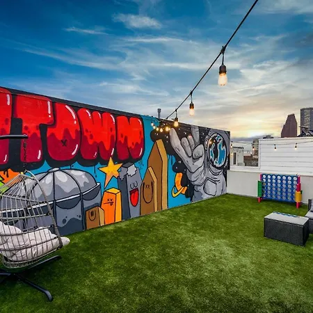 Lavish Downtown Home With Stunning Rooftop Deck Views